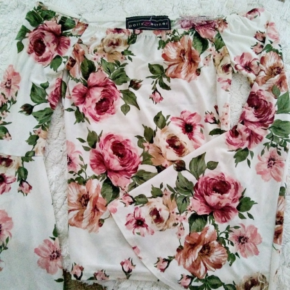 Off Shoulder Bell Sleeve Floral Top LIKE NEW - Picture 4 of 8